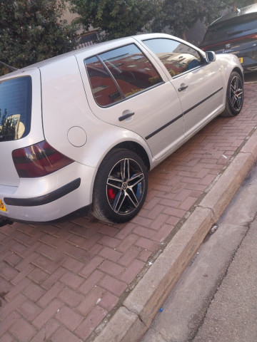 Volkswagen Golf 4 1999 Golf 4 Alger Bab el oued Ouedkniss Algérie