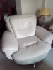 Fauteuil en cuire beige 