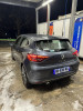 Renault Clio Renault Clio 1.0 TCe 100ch Intens GPL -21, Gris, 5cv, 5 portes  5 places, longueur : 4,05 mètres, poids en charge 1629 Kg, boîte de vitesse : manuelle  OPTIONS ET EQUIPEMENTS : Audio - Télécommunications - Commandes du système audio au volant - Ecran tactile - Fonction MP3 - GPS Cartographique - Interface Media - Kit mains-libres Bluetooth - Prise USB - Prise auxiliaire de connexion audio - Radio - Radio numérique DAB - TMC  Conduite - Aide au démarrage en côte - Arrêt et redémarrage auto. du moteur - Capteur de pluie - Commande Mode ECO - Commande du comportement dynamique - Démarrage sans clé - Frein stationnement électrique - Indicateur de limitation de vitesse - Limiteur de vitesse - Régulateur de vitesse - Système d'accès sans clé - Système de récupération énergie freinage  Extérieur - Becquet arrière - Boucliers AV et AR couleur caisse - Eclairage statique d'intersection - Essuie-glace arrière - Feux arrière à LED - Feux de freinage d'urgence - Feux de jour à LED - Filtre à particules - Jantes Alu - Phares avant LED - Poignées ton carrosserie - Radar de stationnement AR - Répétiteurs de clignotant dans rétro ext - Rétroviseurs dégivrants - Rétroviseurs rabattables électriquement - Rétroviseurs électriques - Sortie d'échappement chromée - Système d'éclairage intelligent  Intérieur - Accoudoir central AV avec rangement - Bacs de portes avant - Banquette 1/3-2/3 - Banquette AR rabattable - Banquette arrière 3 places - Boite à gants fermée - Clim automatique - Compte tours - Eclairage d'ambiance - Ecran multifonction couleur - Fixation Isofix siège passager avant - Fixations Isofix aux places arrières - Lampe de coffre - Lampes de lecture à l'avant - Lunette AR dégivrante - Miroir de courtoisie conducteur éclairé - Miroir de courtoisie passager éclairé - Ordinateur de bord - Ouverture des vitres séquentielle - Plafonnier central AV et AR à LED - Prise 12V - Rétroviseur intérieur électrochrome - Siège conducteur réglable en hauteur - Siège passager réglable en hauteur - Tablette cache bagages - Température extérieure - Verrouillage auto. des portes en roulant - Verrouillage centralisé à distance - Vitres arrière électriques - Vitres avant électriques - Volant multifonction - Volant réglable en profondeur et hauteur  Sécurité - ABS - Aide au freinage d'urgence - Airbag conducteur - Airbag passager déconnectable - Airbags latéraux avant - Airbags rideaux AV et AR - Assistance de maintient de trajectoire - Ceintures avant ajustables en hauteur - Détecteur de sous-gonflage indirect - EBD - ESP - Fonction appel d'urgence - Freinage automatique d'urgence - Radar de distance - Reconnaissance panneaux de signalisation - Système anti-éblouissement - Troisième ceinture de sécurité - Témoin de bouclage des ceintures AV 2021