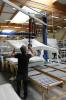 Ouvrier sur machine plateau piquer (( matelas ))