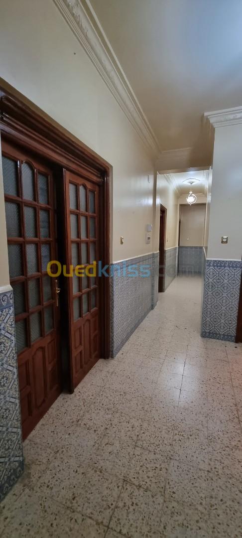 Location Niveau De Villa F4 Oum el bouaghi Ain beida