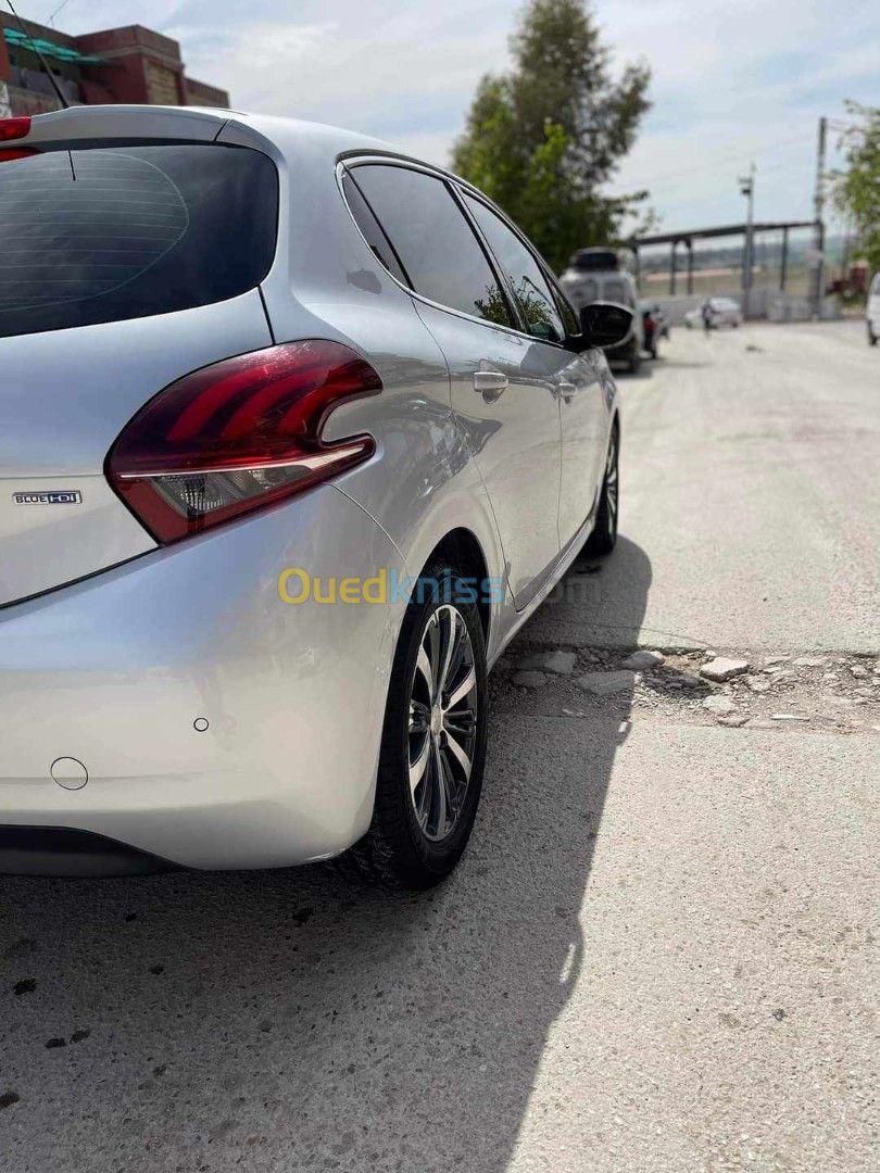 Peugeot 208 2015 Allure Facelift