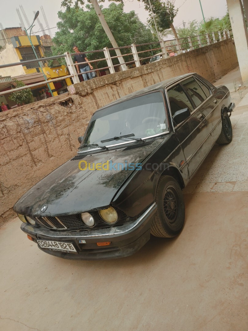 BMW Série 5 1982 518