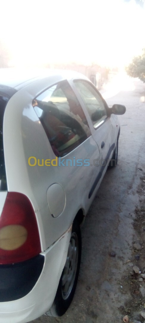 Renault Clio 2 portes 2002 Moyen