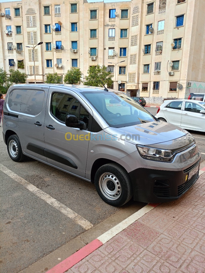 Fiat Doblo 2023 Itali