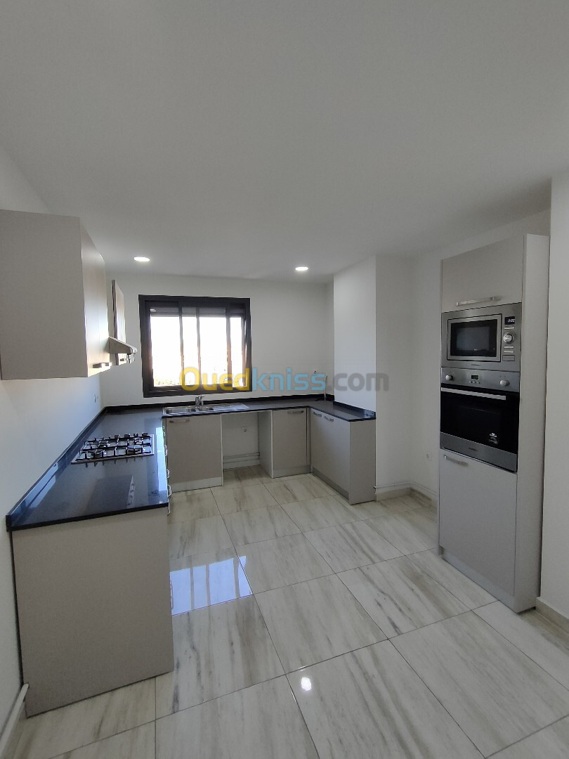 Location Appartement F4 Alger Hydra