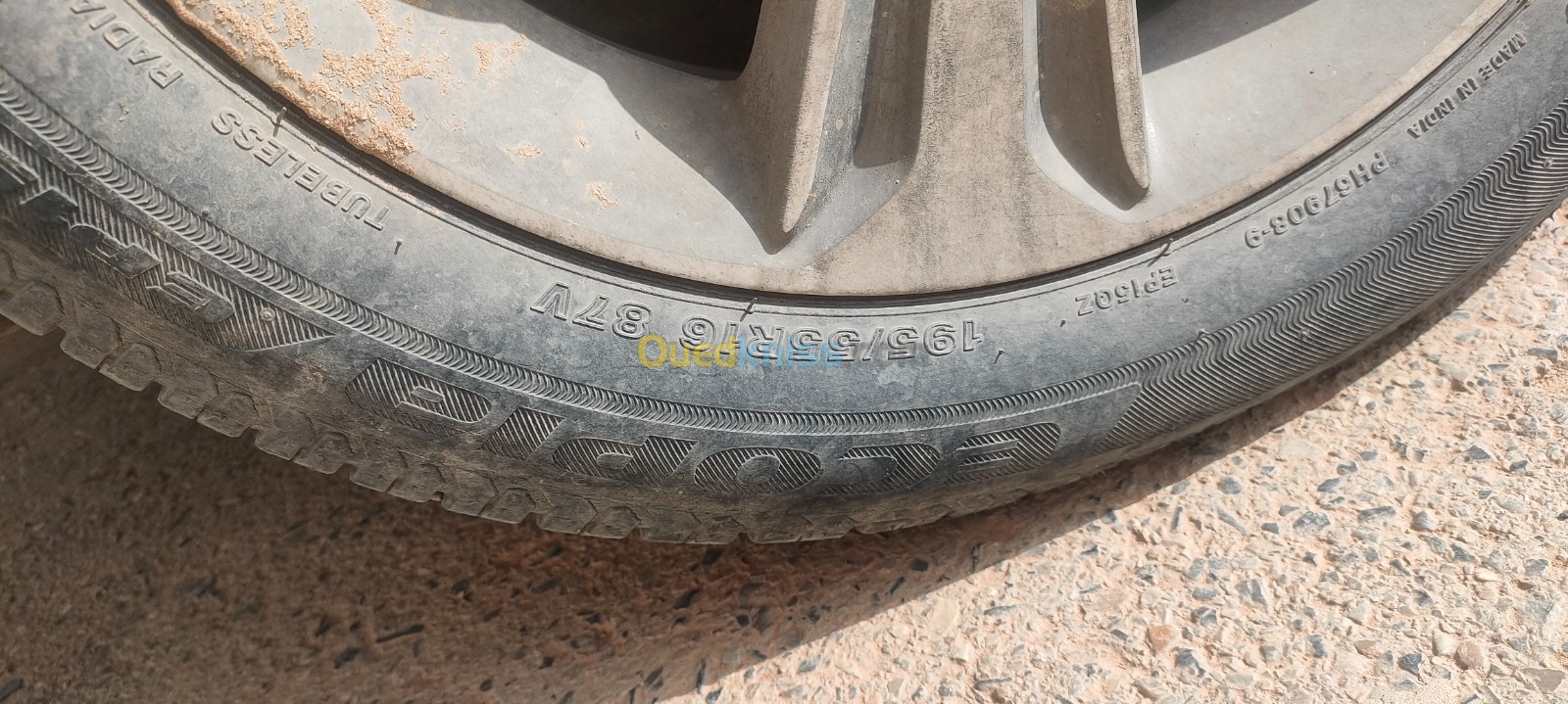 4 pneus Bridgestone d'origine 195/55 16R 87v