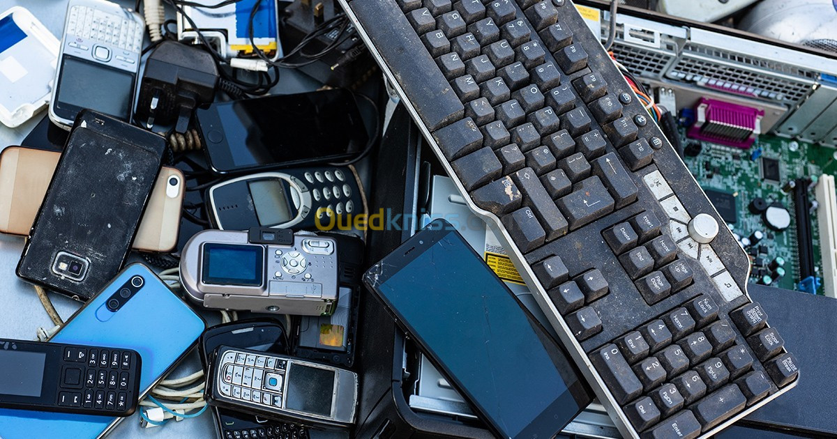 Destruction des équipements électroniques et électrique sur site 