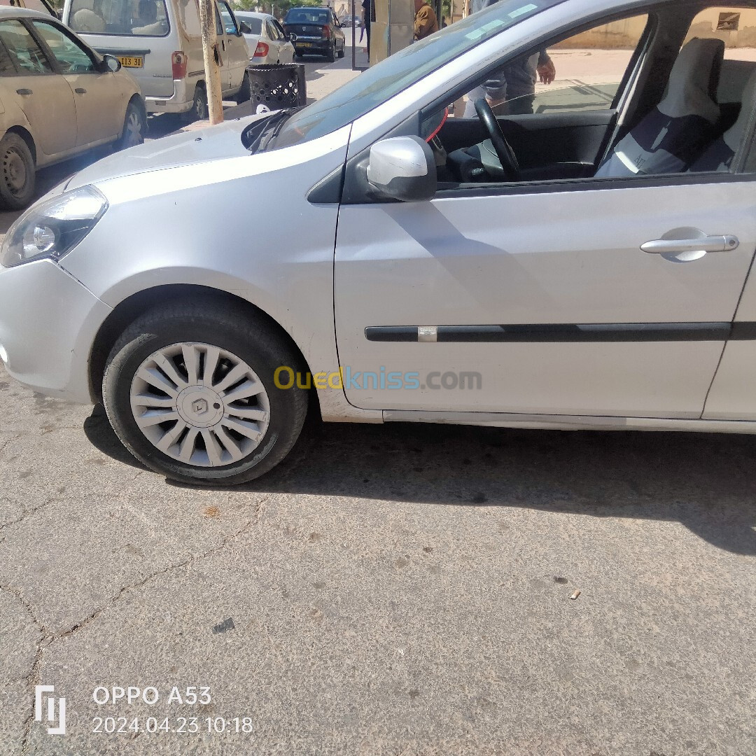 Renault Clio 3 2012 لاتوت