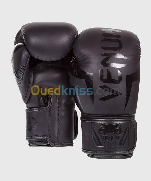 -Sac de frappe professionnel  environ 35Kg  -Support pour fixation réglable  -Gants VENUM 