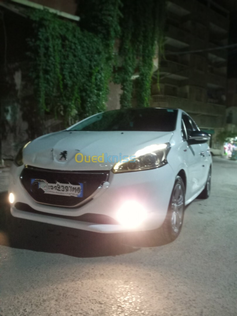 Peugeot 208 2015 Allure