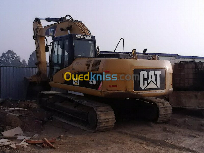 location une pelle caterpillar 323DL 