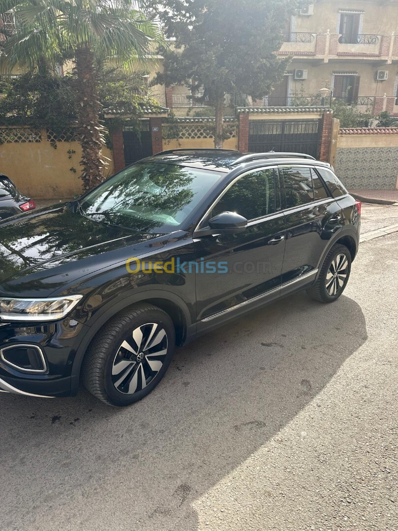 Volkswagen T-Roc 2023 mov