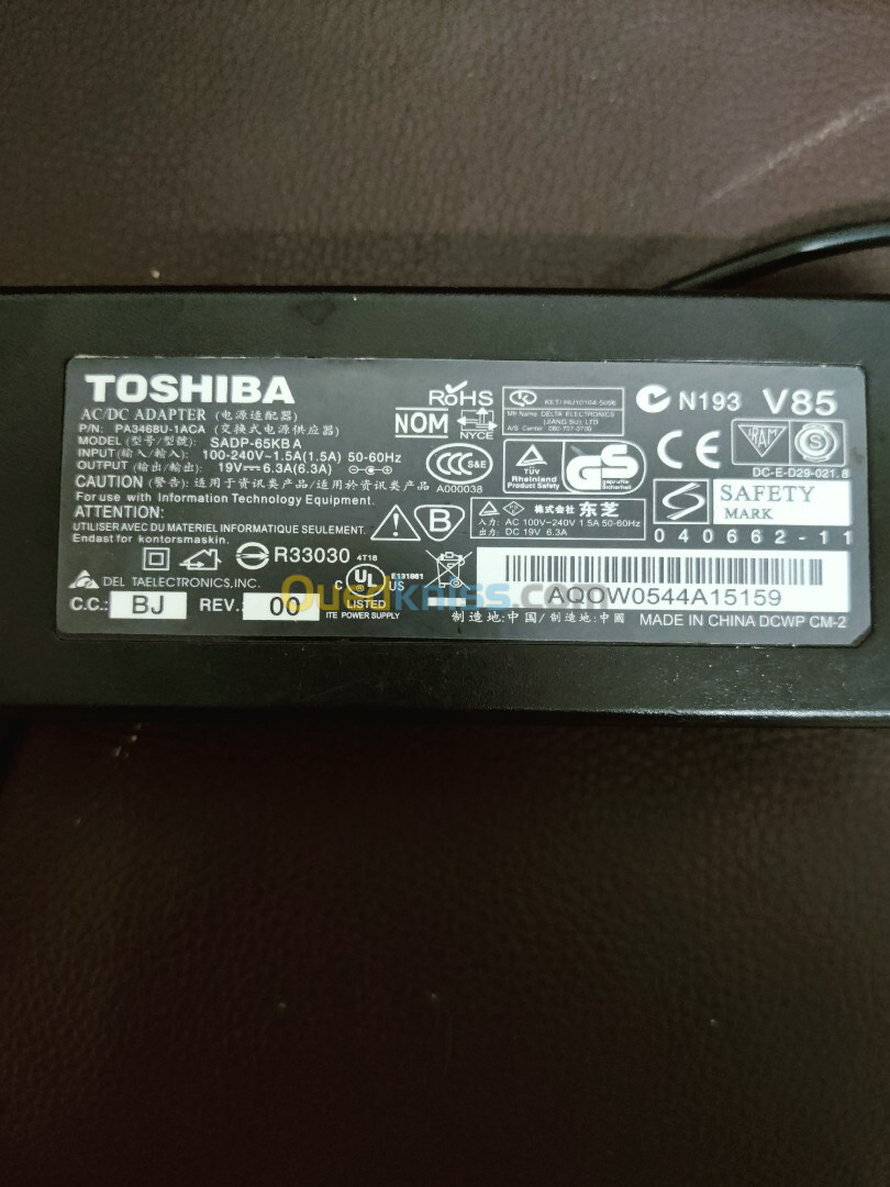 Chargeur Toshiba v85 original 