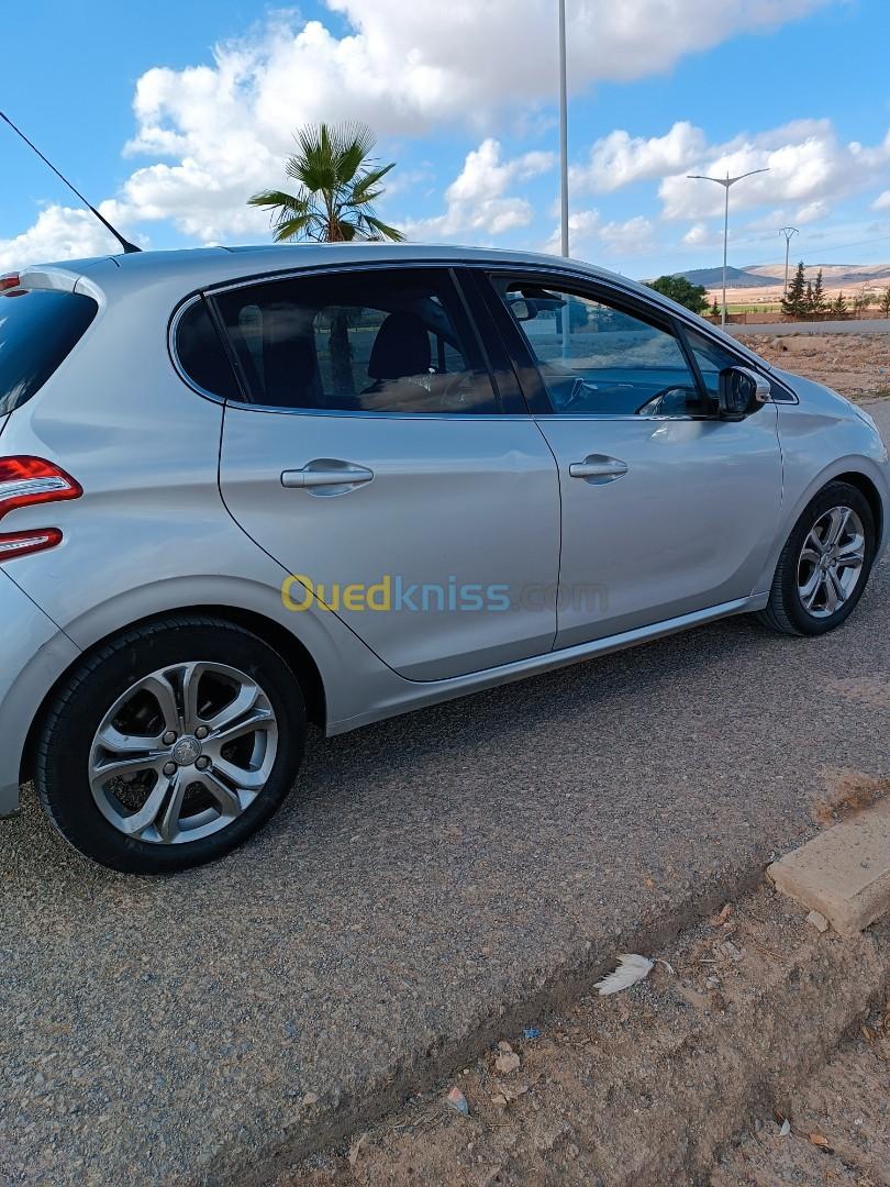 Peugeot 208 2015 Allure