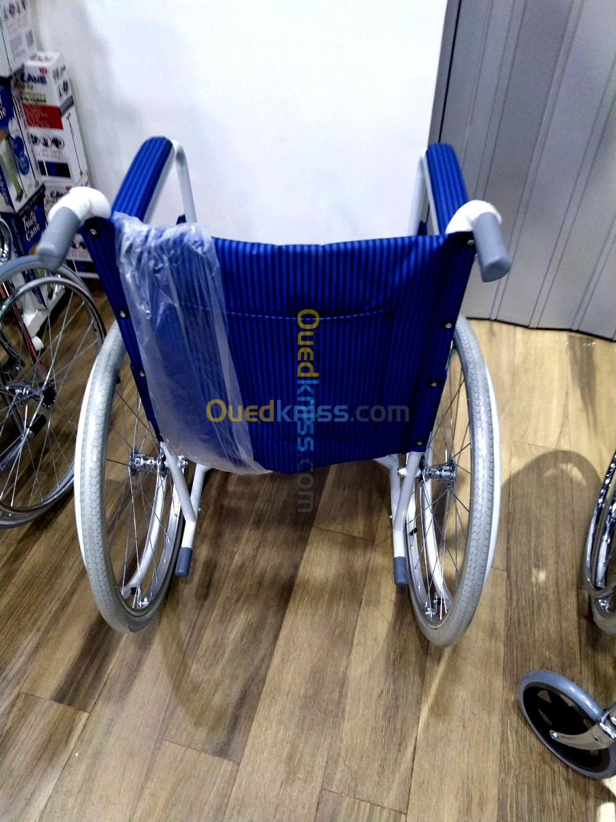 FAUTEUIL ROULANT BLEU PNEU GONFLABLE