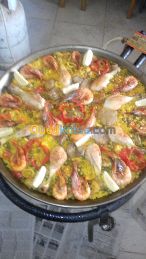 paella espagnol et divers plats 