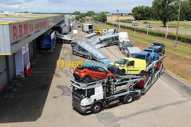 TRANSPORT LES VÉHICULES SUR CAMION