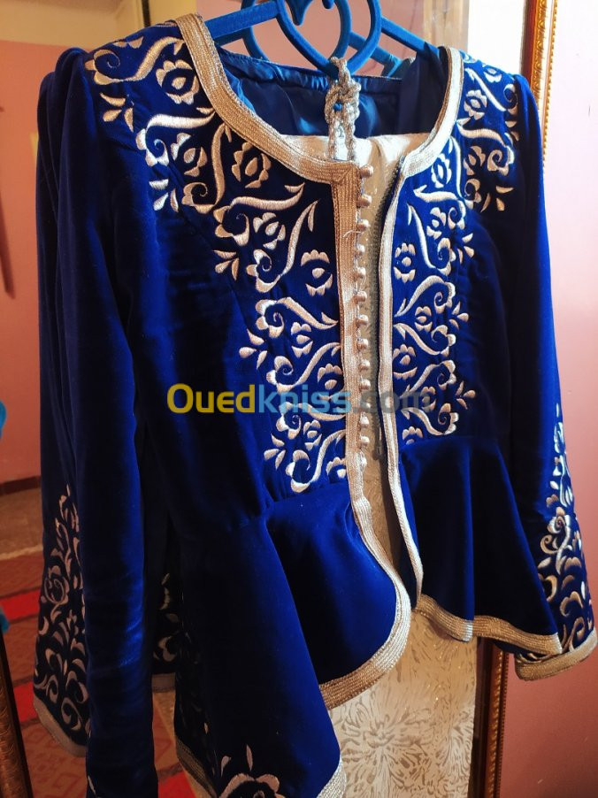 Un joli karakou en bleu roi