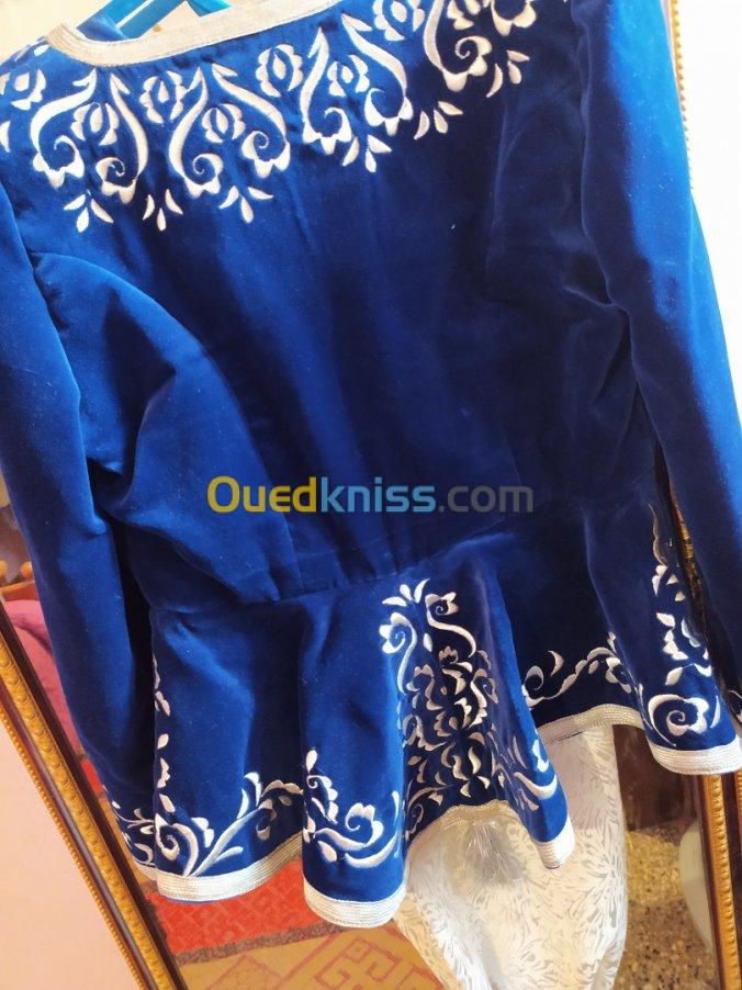 Un joli karakou en bleu roi