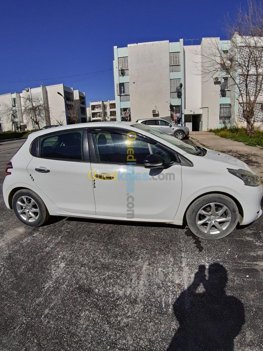 Peugeot 208 2015 Silver Line