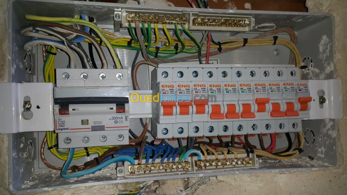 Electricien batiment ch  كهربائي الشلف