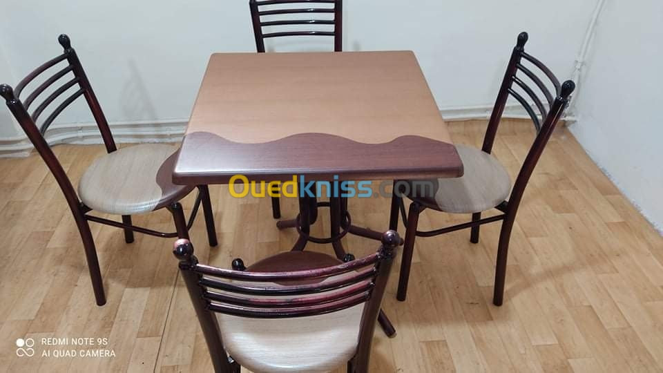 tables et chaises cafeterias