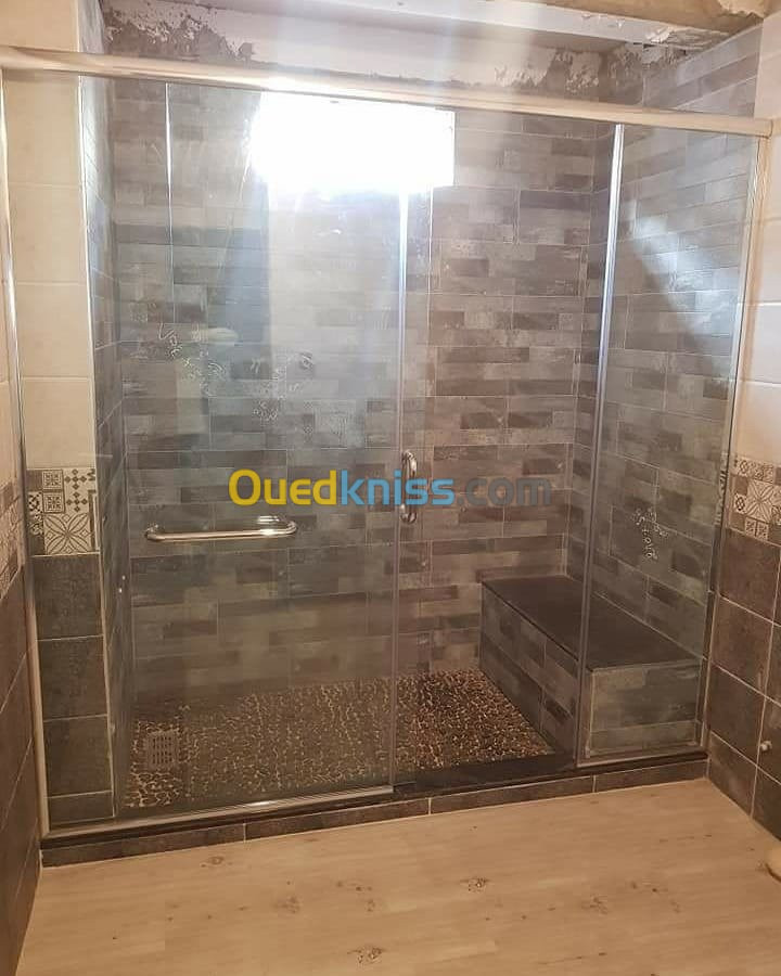 Cabine de douche et vitrine en verre trempé