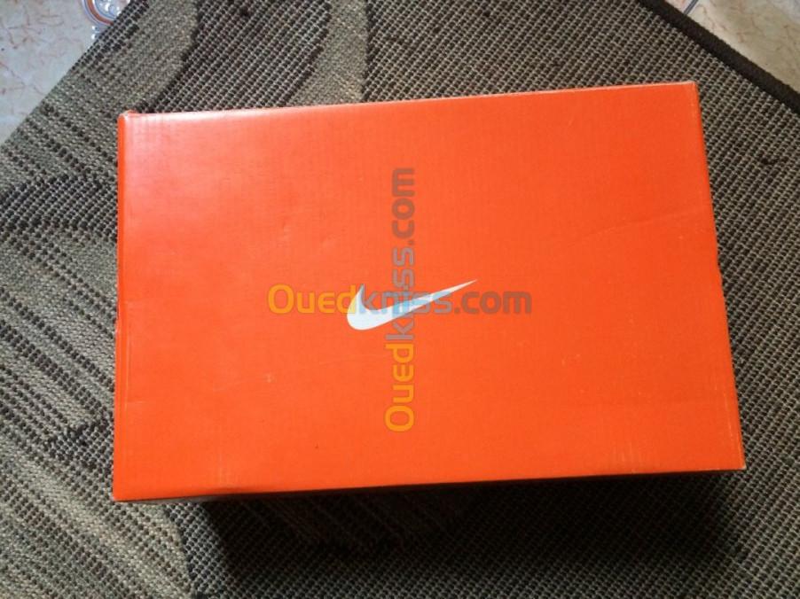 Soulier Nike orange crevette