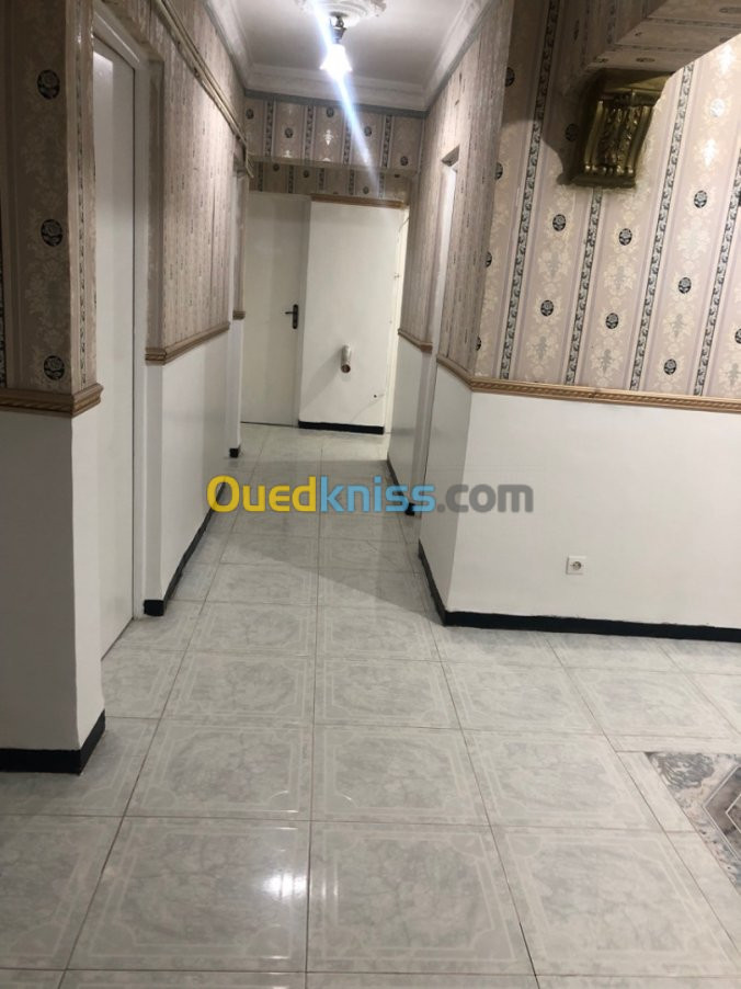 Location Appartement F5 Blida Blida