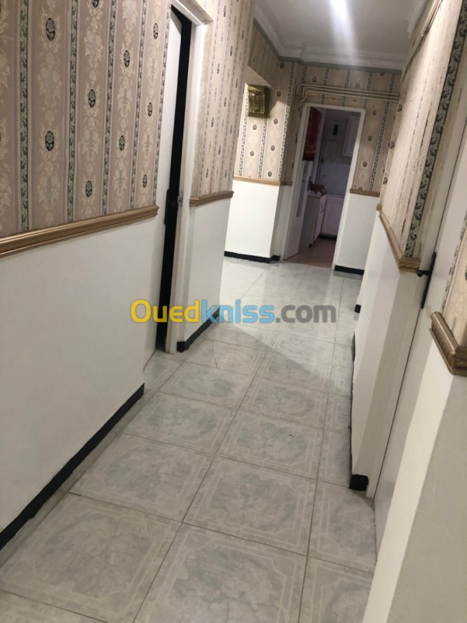 Location Appartement F5 Blida Blida