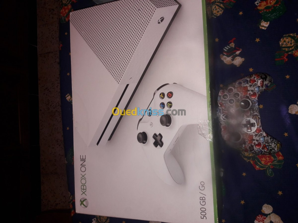 Xbox one s avec carte de 10 € Microsof