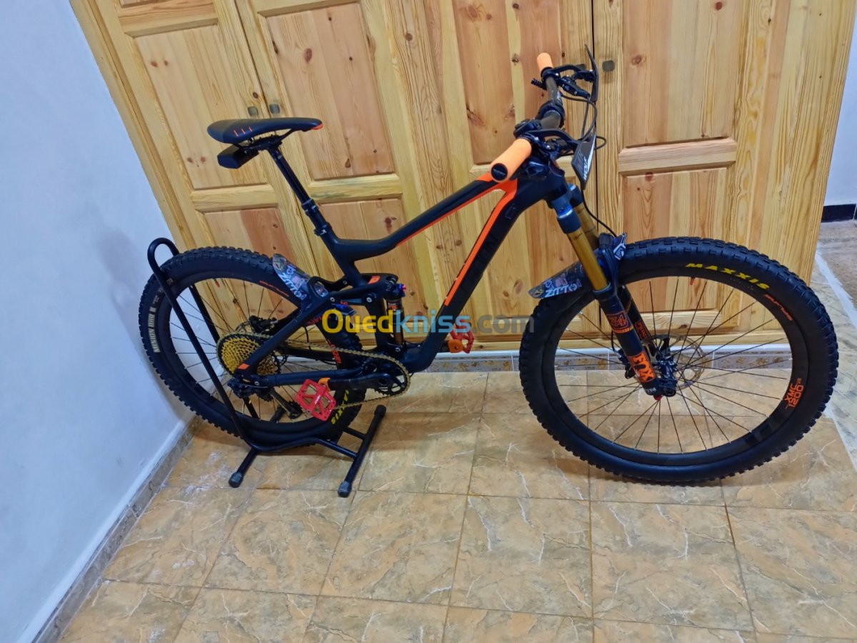 Disponible VTT enduro full carbone Oran Alg rie