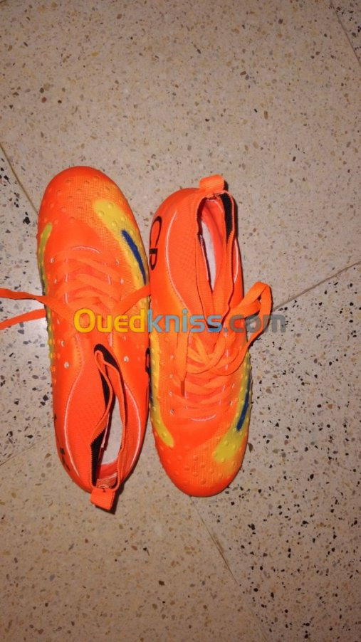 Chaussures de football montante