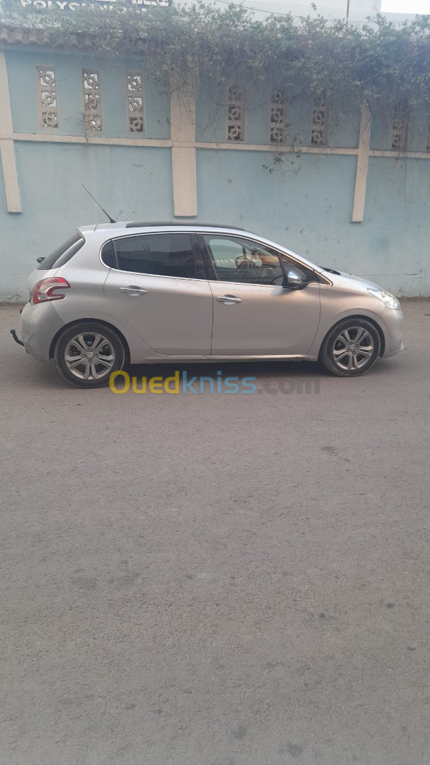 Peugeot 208 2015 Allure