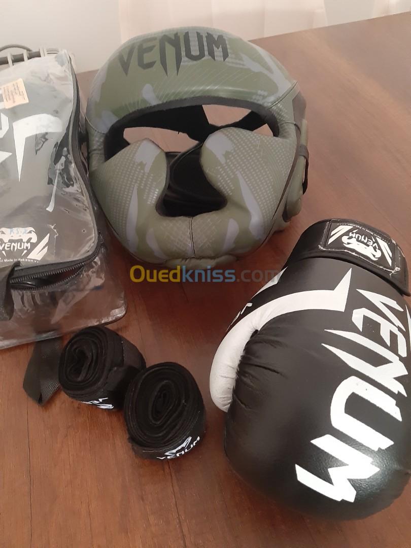 Casque gants +bandes venum art martiaux 