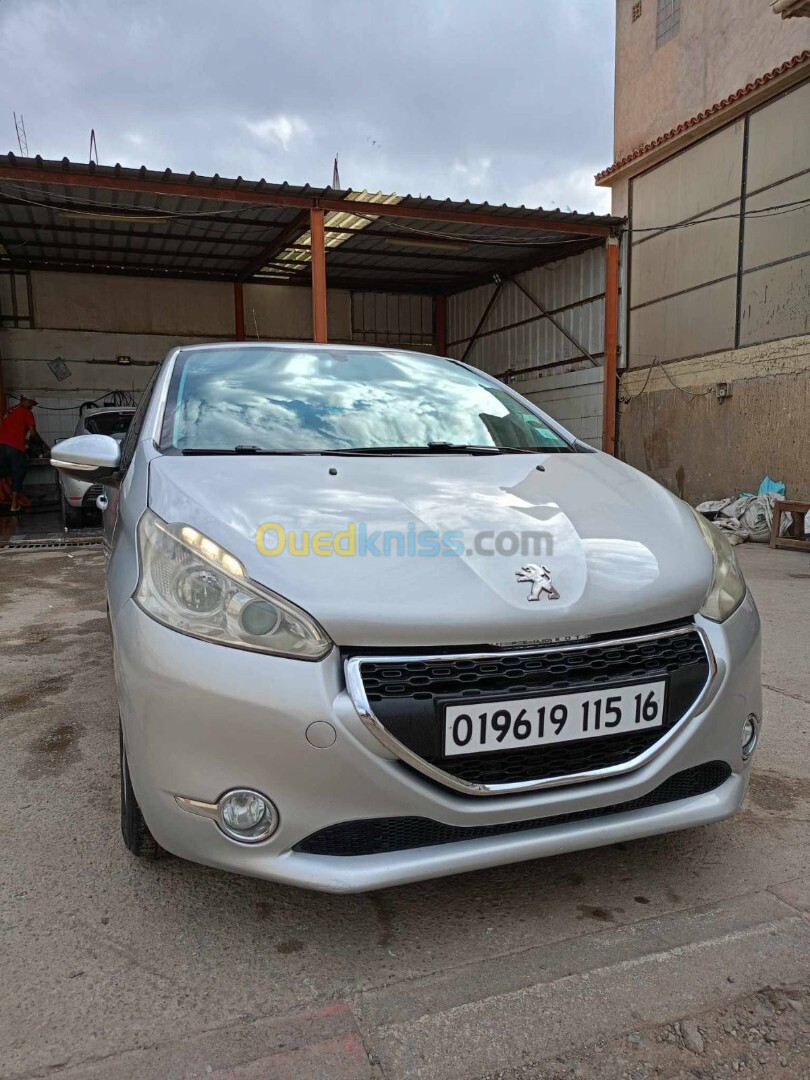 Peugeot 208 2015 Allure