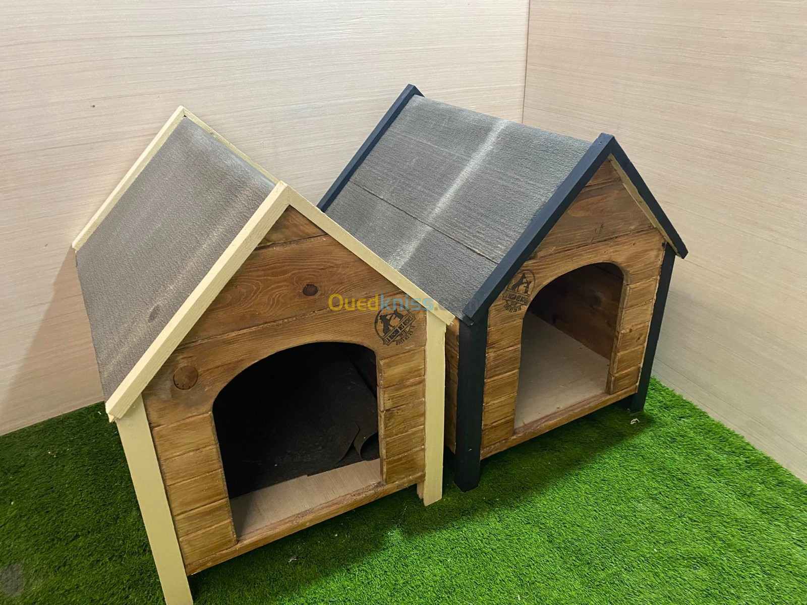 Des niches en bois tres solide pour chiens et chats