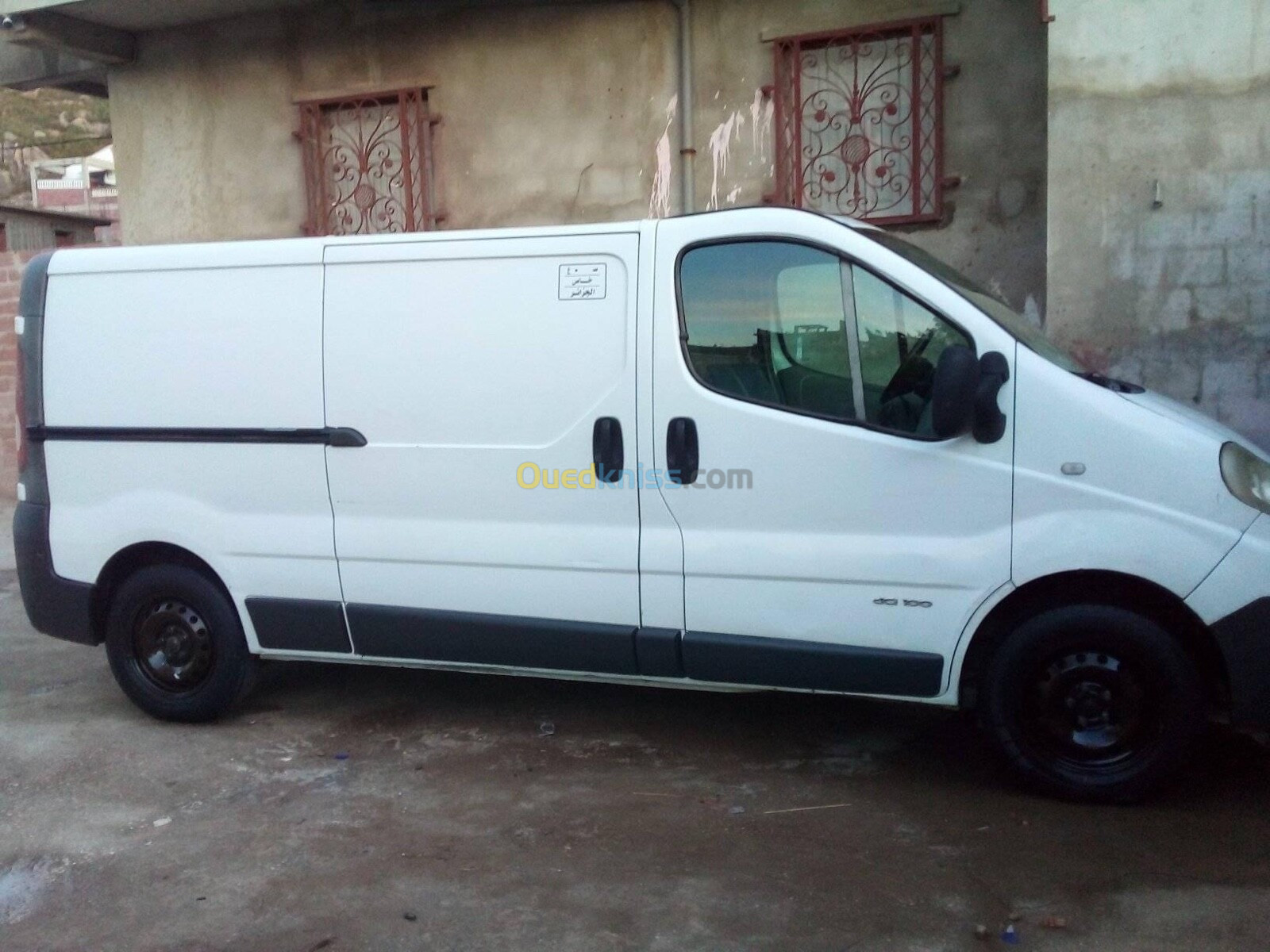 Renault Trafic 2012 Chassai longe