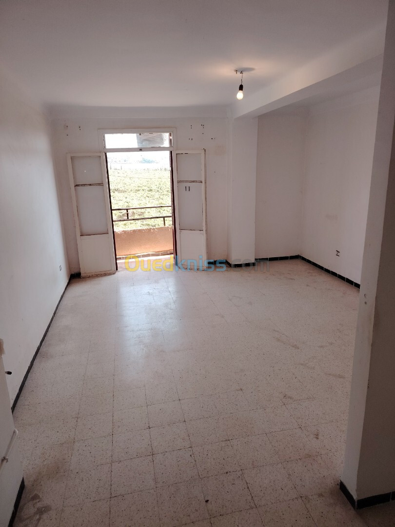 Location Appartement F3 Boumerdès Corso