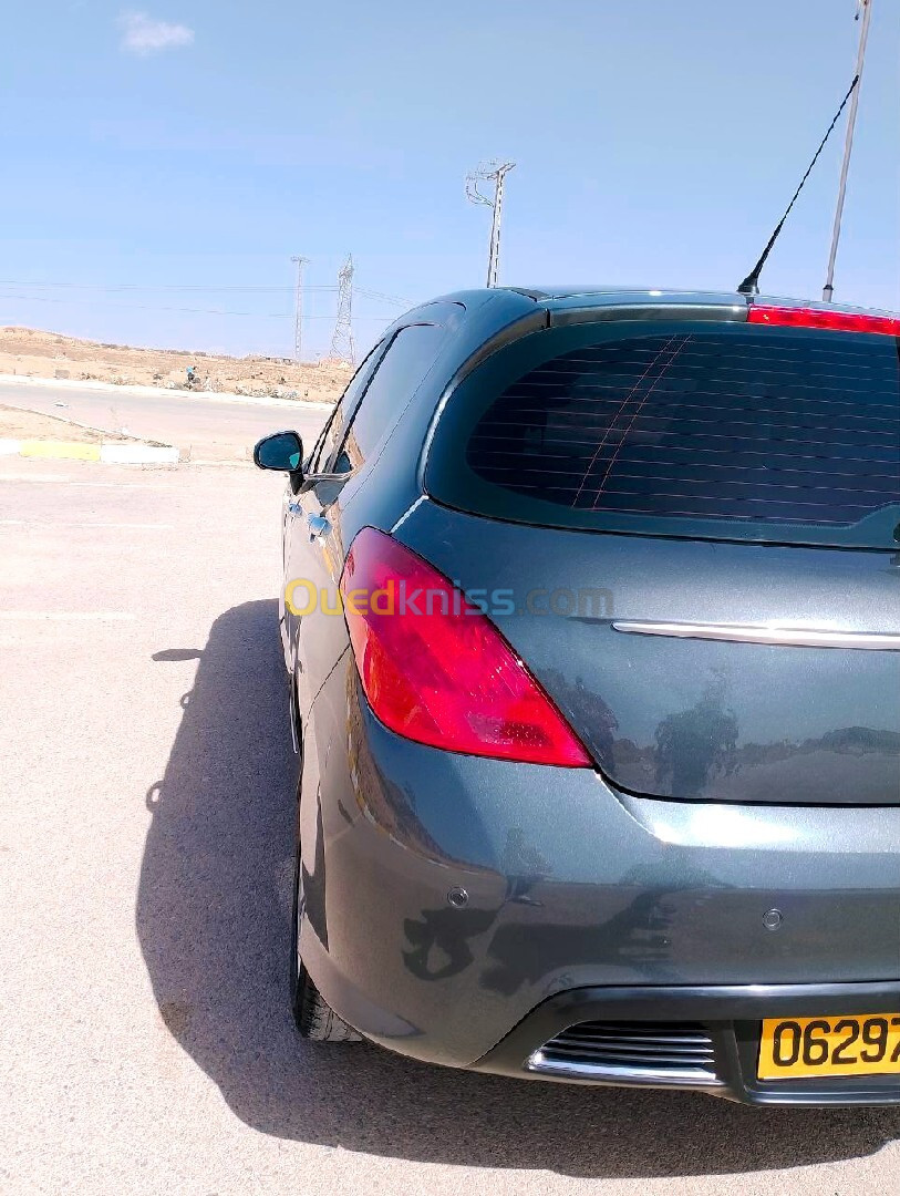 Peugeot 308 2013 ألير