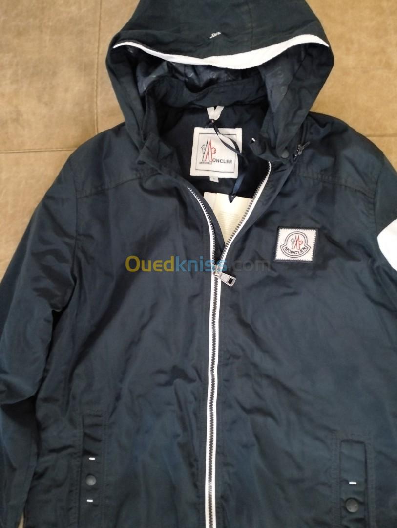 Veste imperméablead mark Moncler mad in italy taille L 