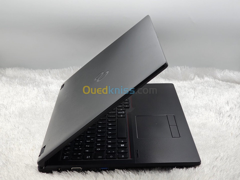 FUJITSU LIFEBOOK E5511 / I5-11EME / 8GO DDR4 / 256SSD / 15.6" FHD