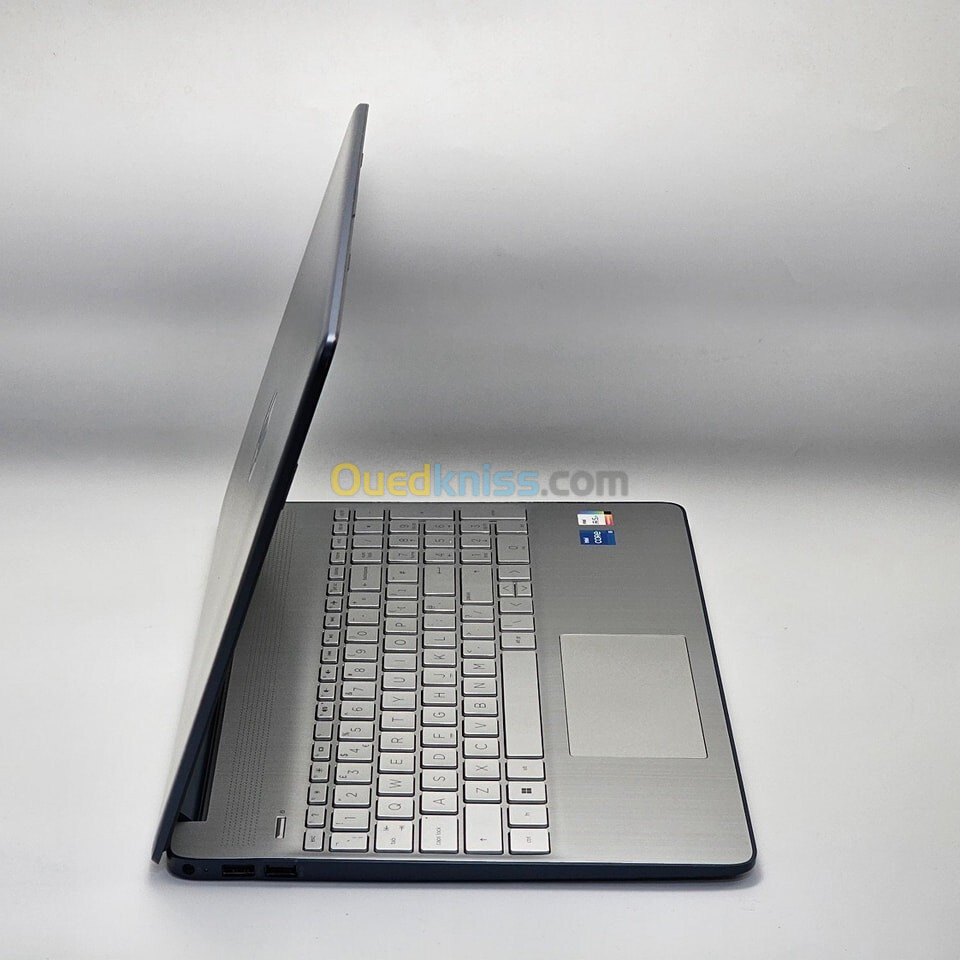 HP LAPTOP 15 / 11th I5-1135G7 / 8GO DDR4 / 512GO SSD / 15.6" FHD