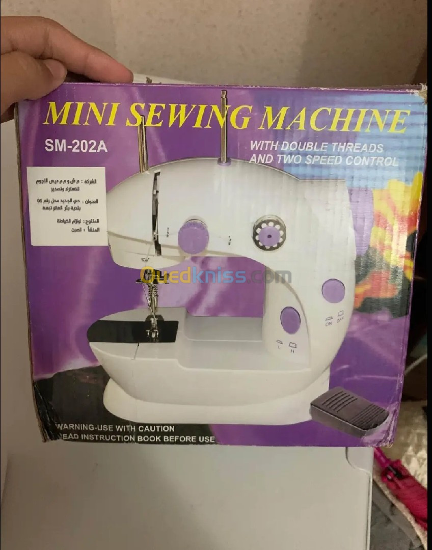 Mini sewing machine 