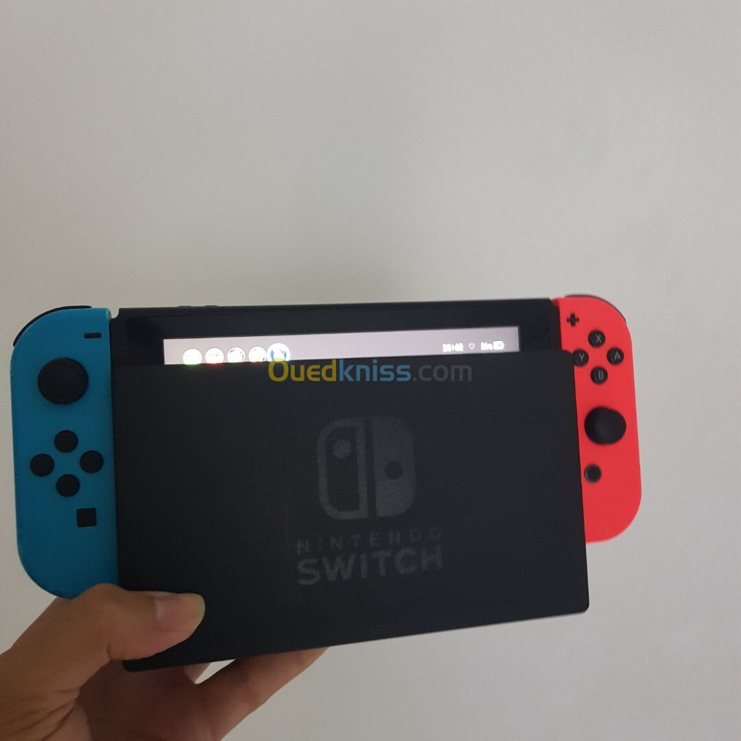 Nintendo Switch V2 Flashé Avec Dock et Chargeur et Cable 