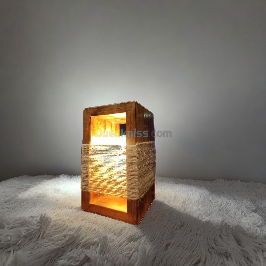 مصباح خشبي ديكوري عصري - Lampe décorative moderne en bois