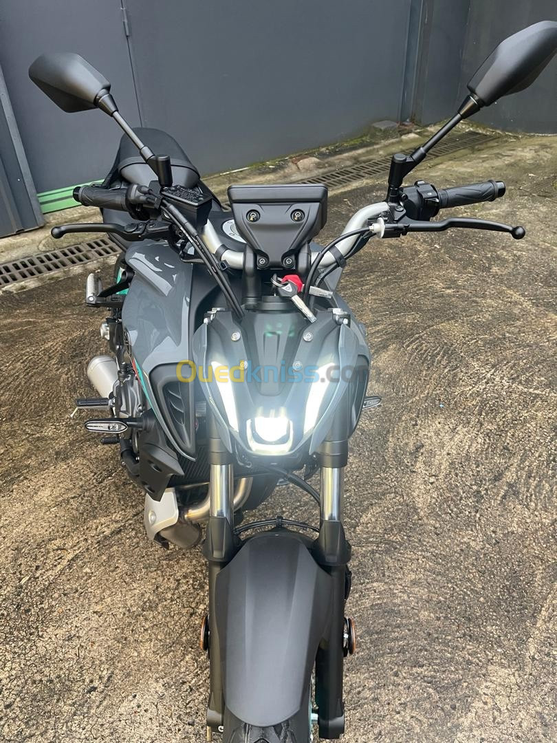 YAMAHA MT07 2024