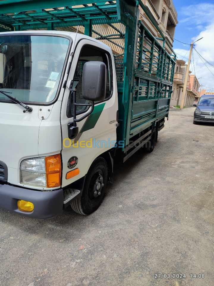 Hyundai HD65 2005