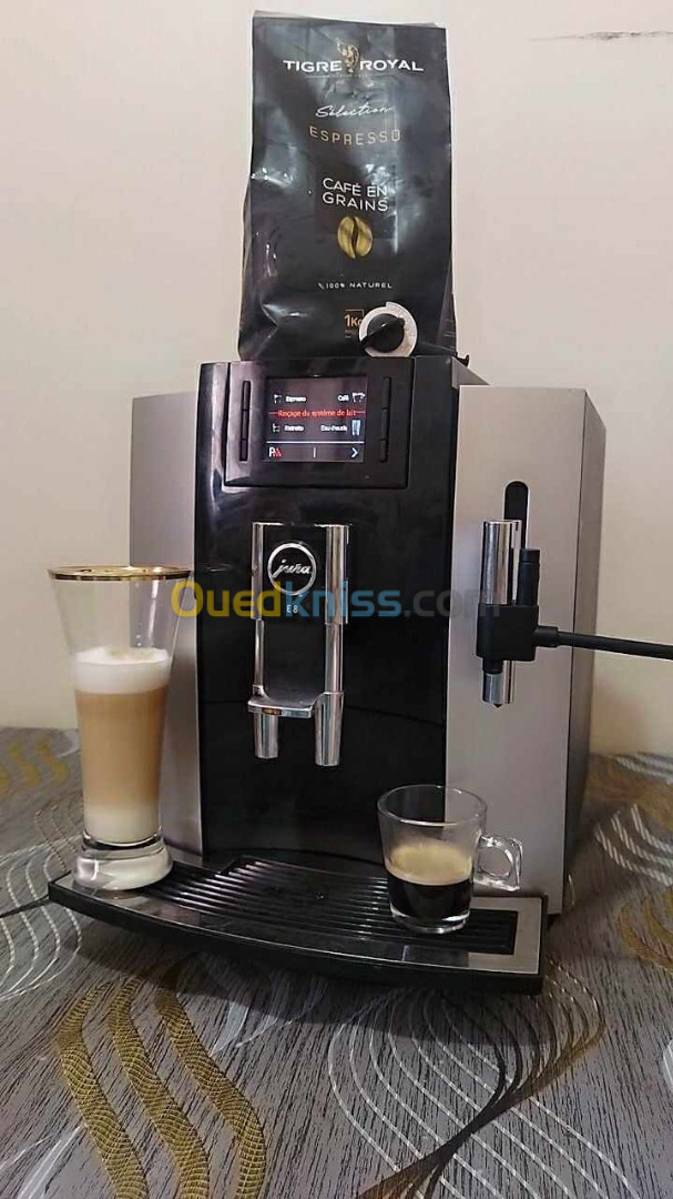 Slm je mis en vente une cafetiere jura e8 excellente etat 